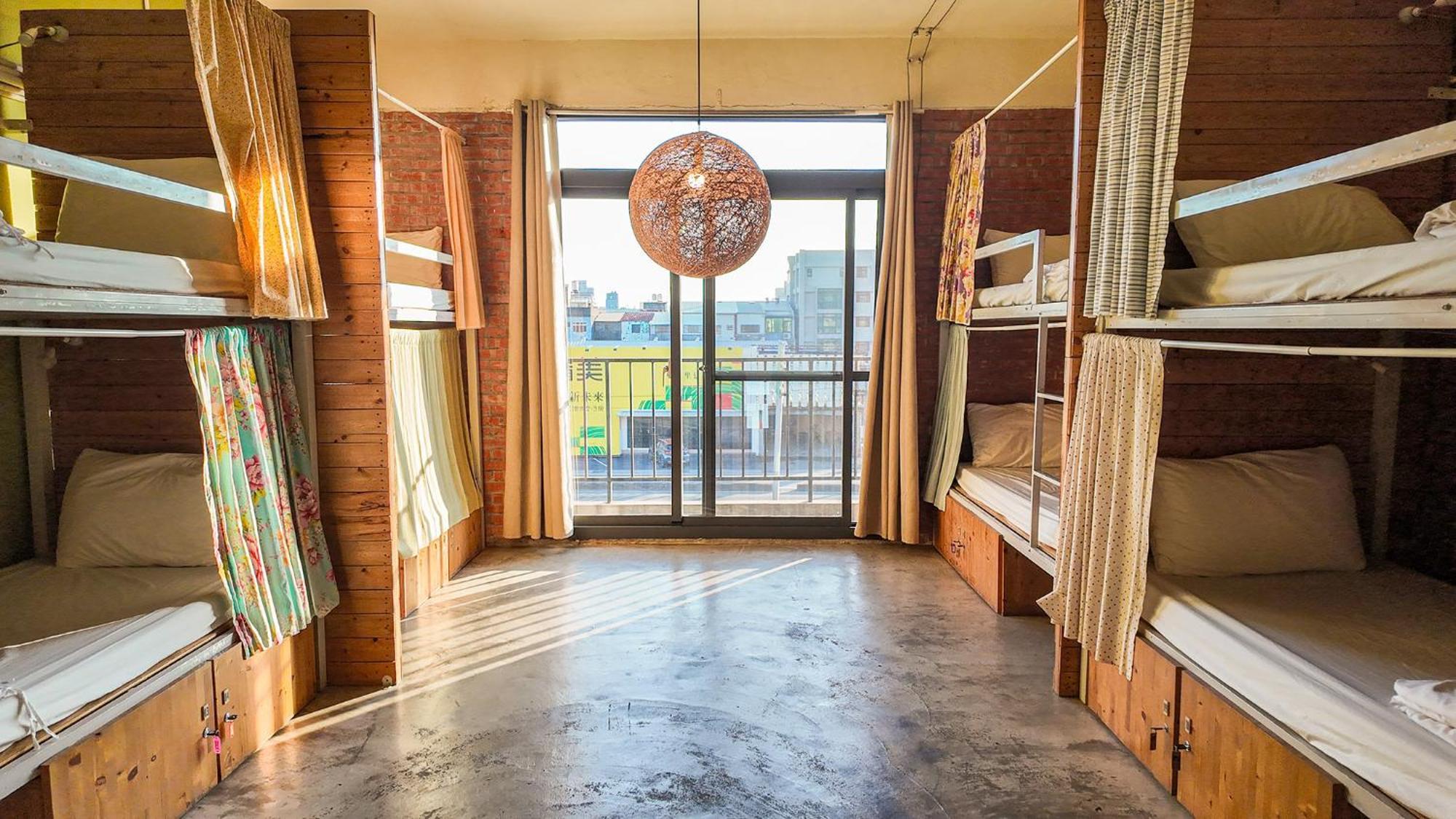 62巷背包客棧 Lane62 Hostel Longjing Экстерьер фото