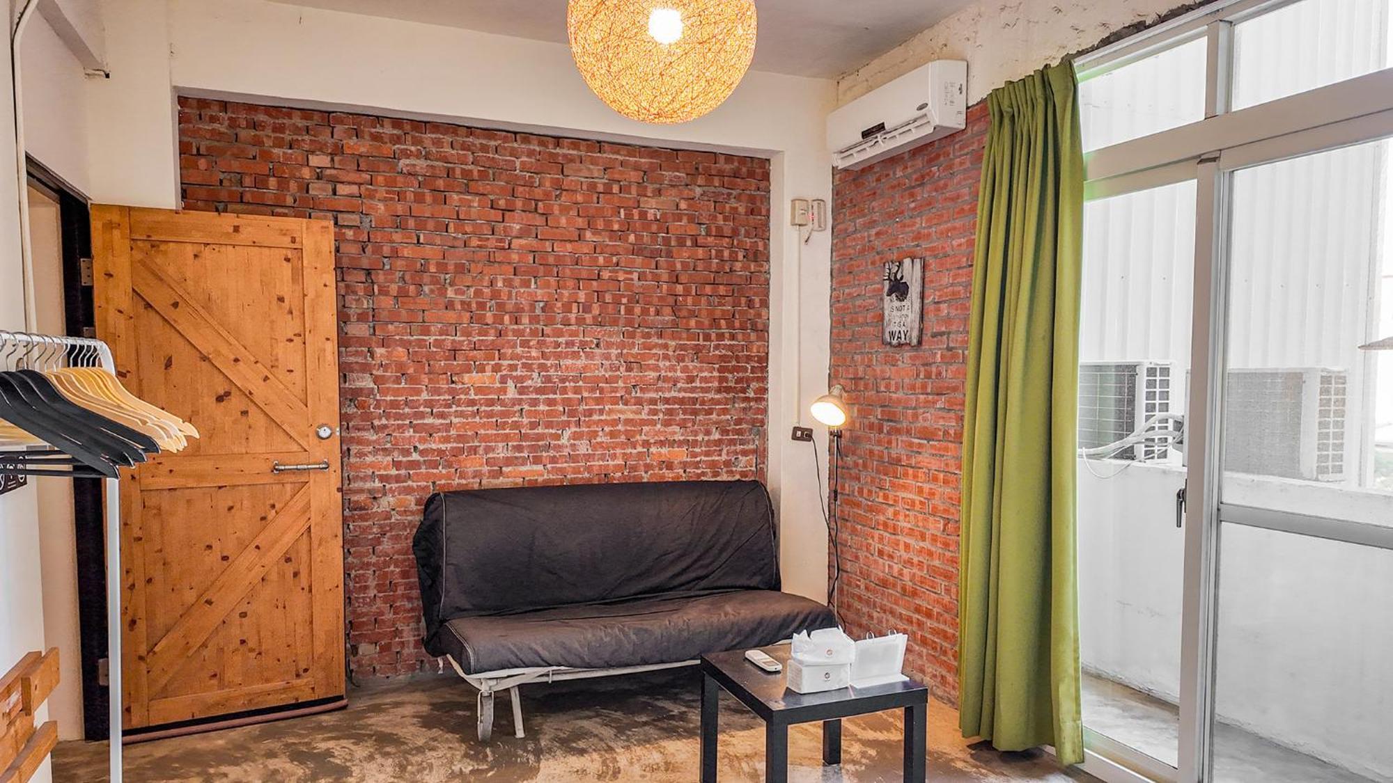 62巷背包客棧 Lane62 Hostel Longjing Экстерьер фото